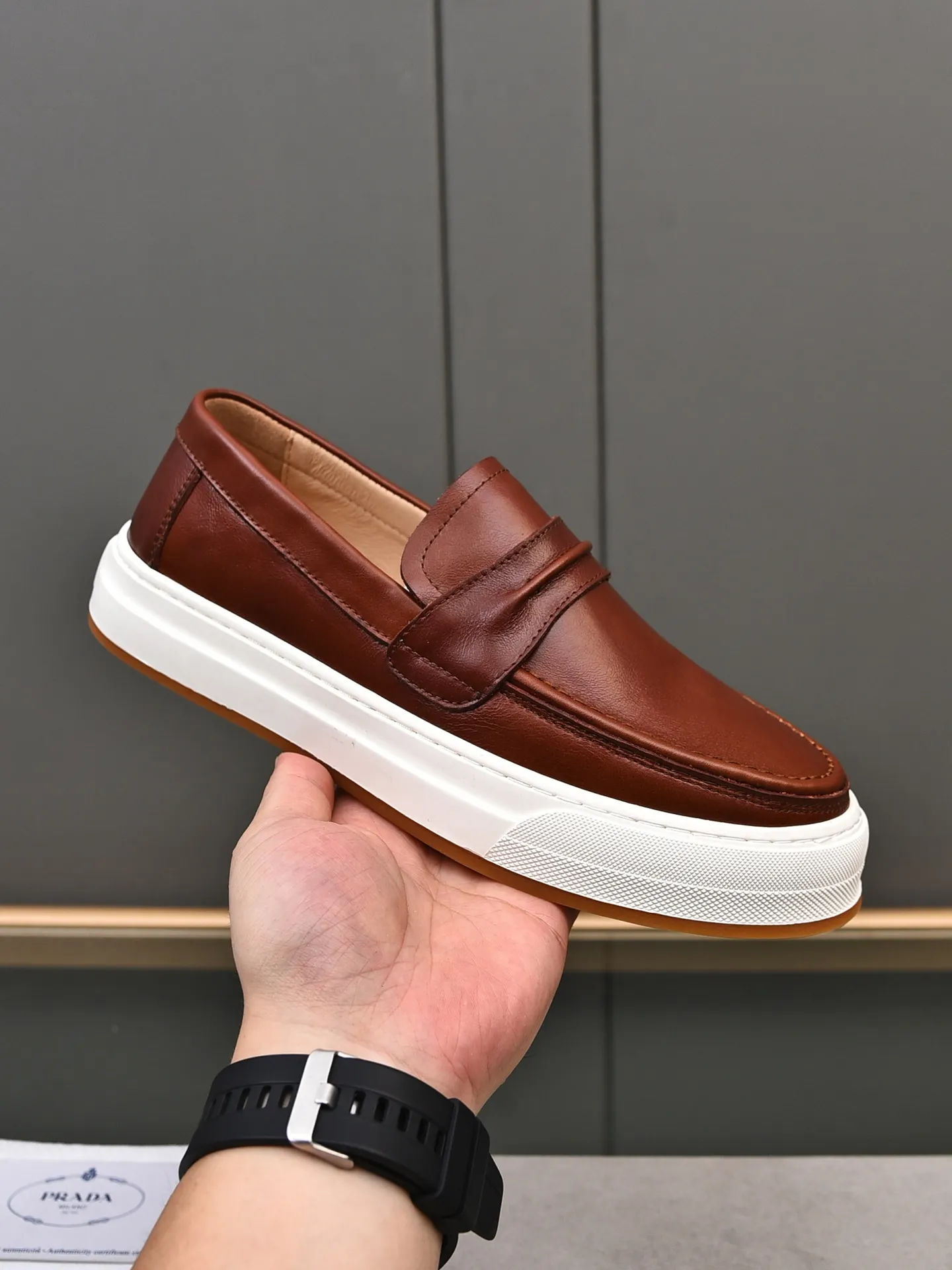 👟👟👟Men's Men's Shoes💰P440 [Top Cowhide]🆕🔥New Updates🔥👟PRADA (Prada) new products are released, imported soft cowhide, fashionable to allow air to penetrate the entire shoe, Niu B's shoes [strong] bring an extremely comfortable and breathable feeling! Beautiful inside and out! Exquisite workmanship, top-grade cowhide material, 😌Size: 38~44, single color choice.